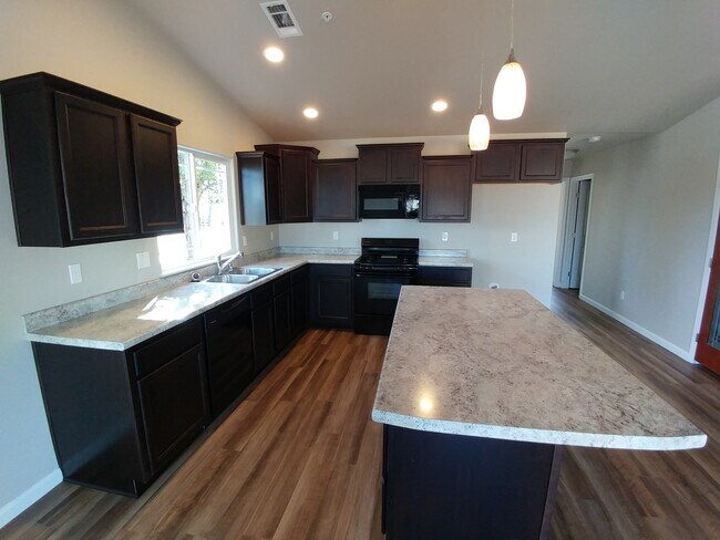 Foto del edificio - 3 Bedroom 2 Bath Home