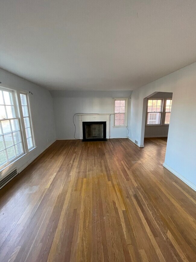 Foto del edificio - 3 Bedroom 2 Bath Second and Third Floor Unit