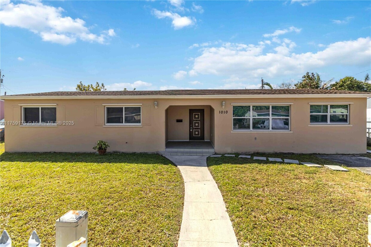 Primary Photo - 1010 NW 196th Terrace