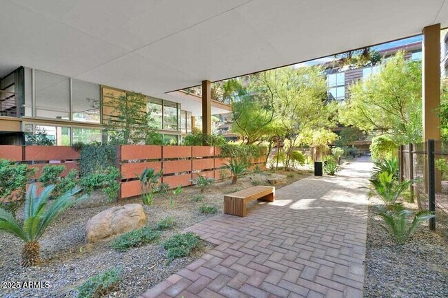 Building Photo - 7121 E Rancho Vista Dr