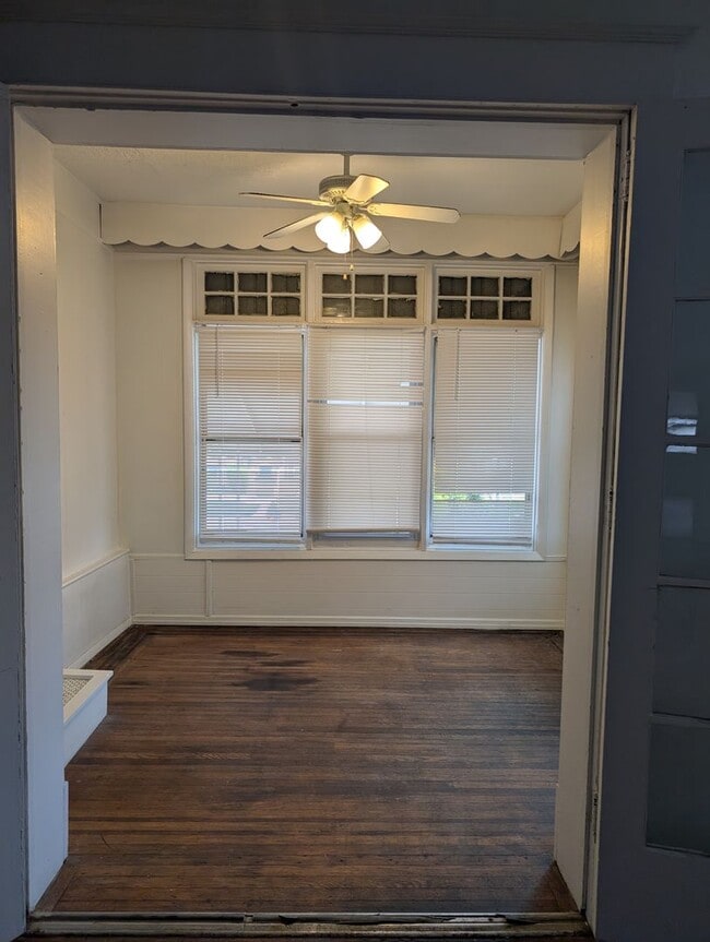 Photo - Now Showing! House