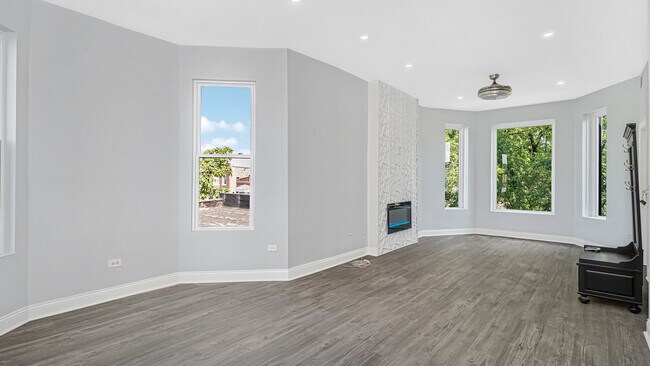 Foto del edificio - 3227 W Beach Ave