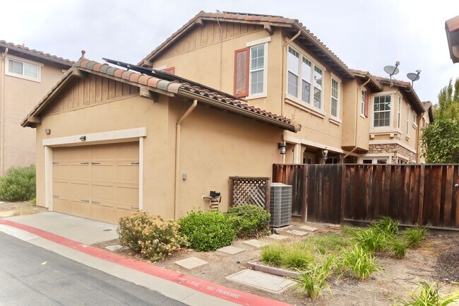 Foto del edificio - Dazzling 5-bedroom home in Fremont – Ardenwood Neighborhood!