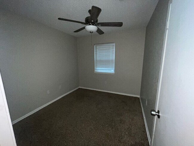 Foto del edificio - 2506 Hidden Valley Dr