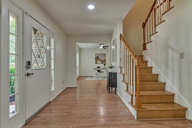 Foto del edificio - 71 Breezy Point Pl