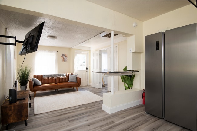 Building Photo - 2706 W Tyson Ave