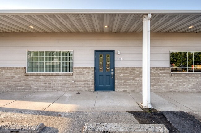 Building Photo - Windermere Plaza