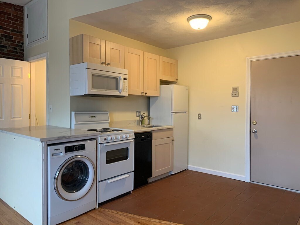 Primary Photo - 145 Worcester St