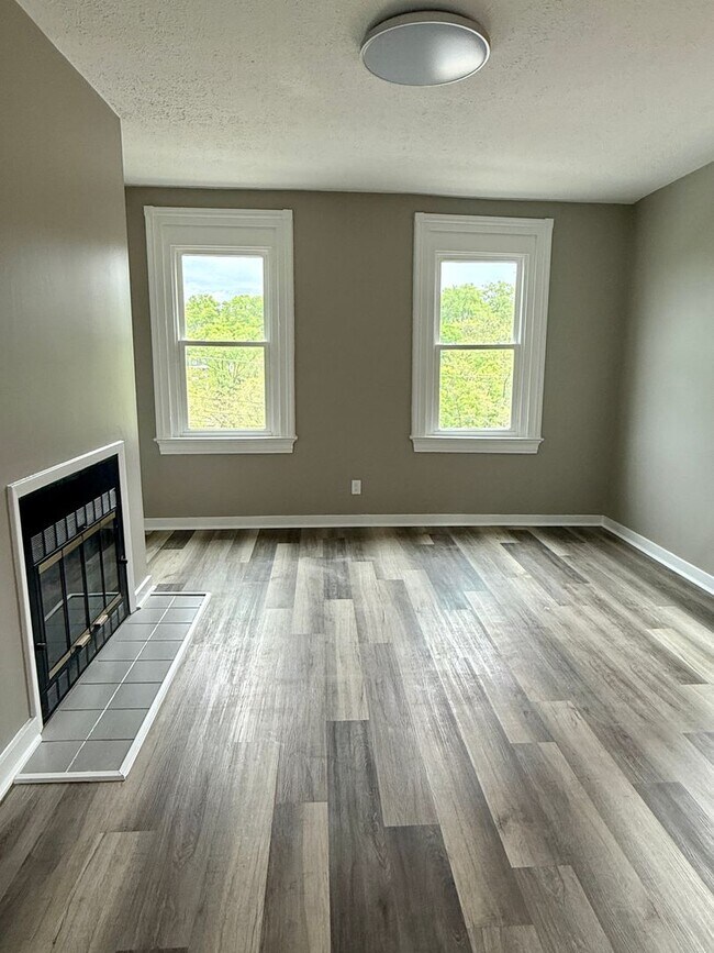 Foto del edificio - 3 bedroom apartment by UC campus!