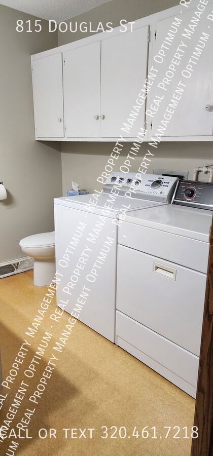 Building Photo - 815 Douglas St