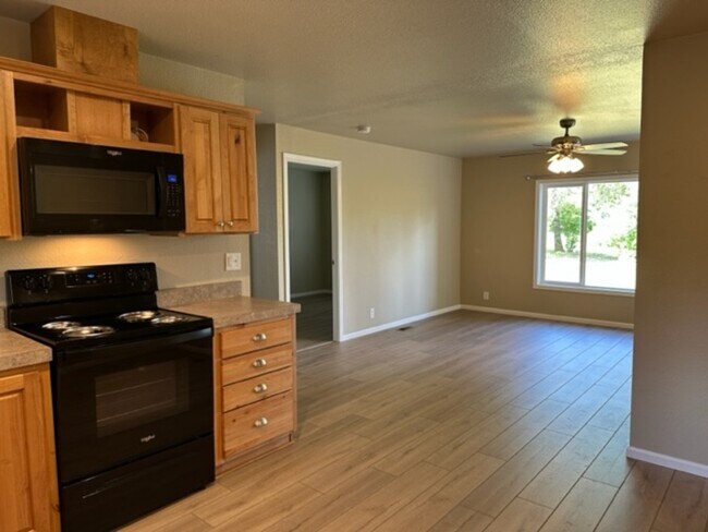 Foto del edificio - 7874 Old Redwood Hwy