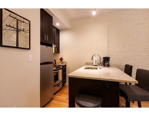 Foto del edificio - 303 Newbury St