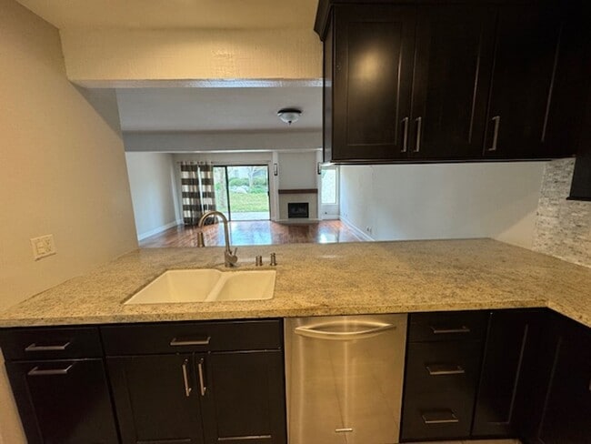 Foto del edificio - Serene 2 bedroom townhome