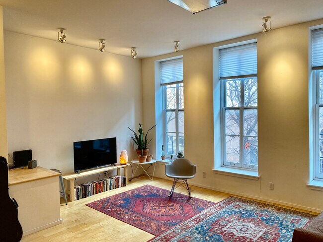Foto del edificio - 136 N 3rd St