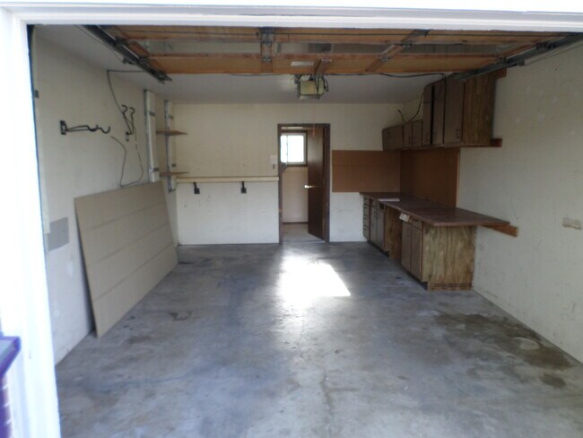 Foto del edificio - 2 bedroom on quiet street!