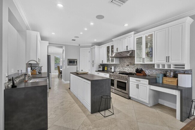 Foto del edificio - 17394 Orange Blvd