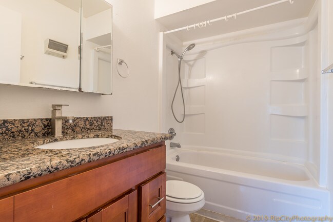 Foto del edificio - 9512 Oswego N Ave