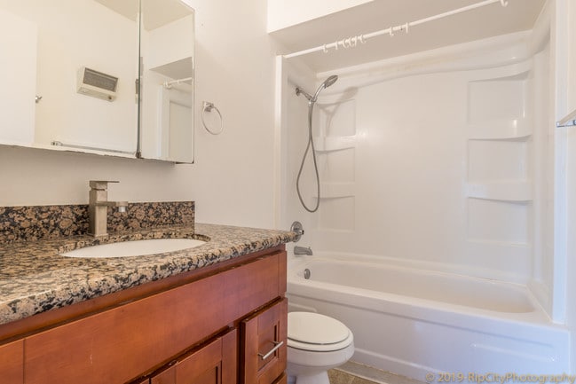 Building Photo - 9512 Oswego N Ave