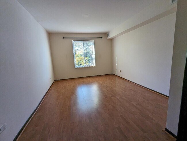 Building Photo - 6137 Knoll Wood Rd