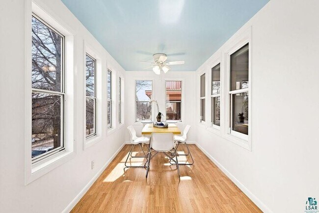Foto del edificio - 1219 E 5th St