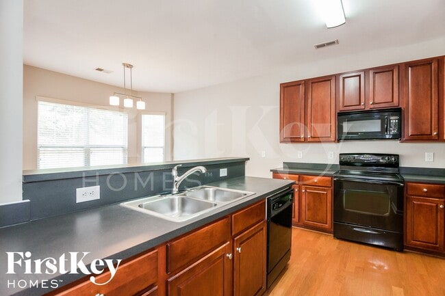 Foto del edificio - 9515 Long Hill Dr