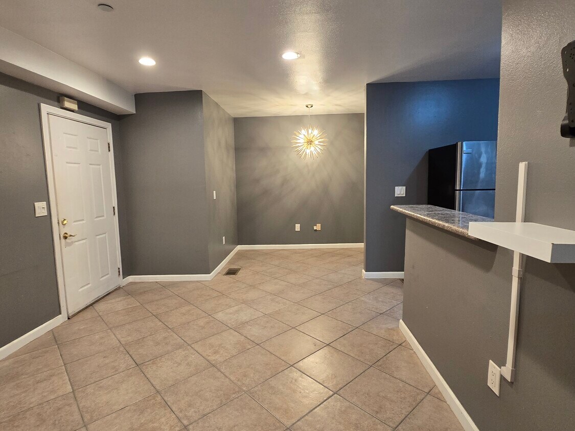 Foto principal - 4427 S Centinela Ave