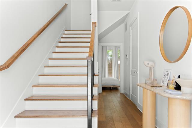 Foto del edificio - 381 E Greenbriar Ln