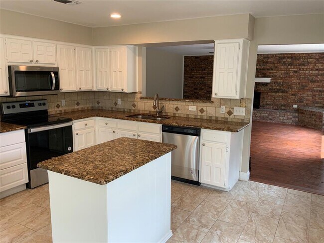 Foto del edificio - 4818 Crestmont Ct