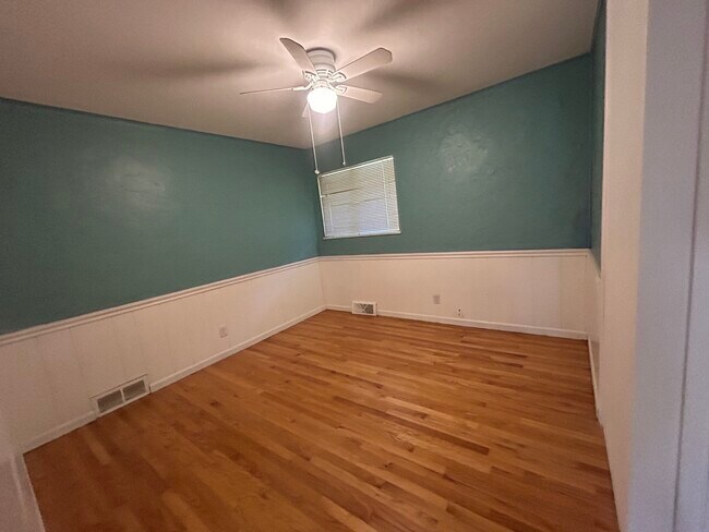 Foto del edificio - 4710 Highcrest Rd