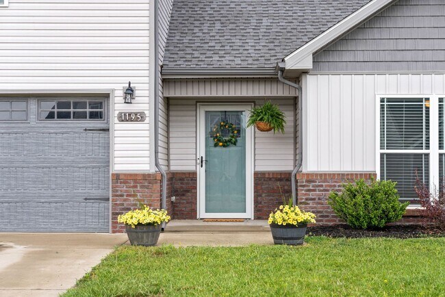 Building Photo - "Charming 3-Bed, 3-Bath with BONUS ROOM Ho...