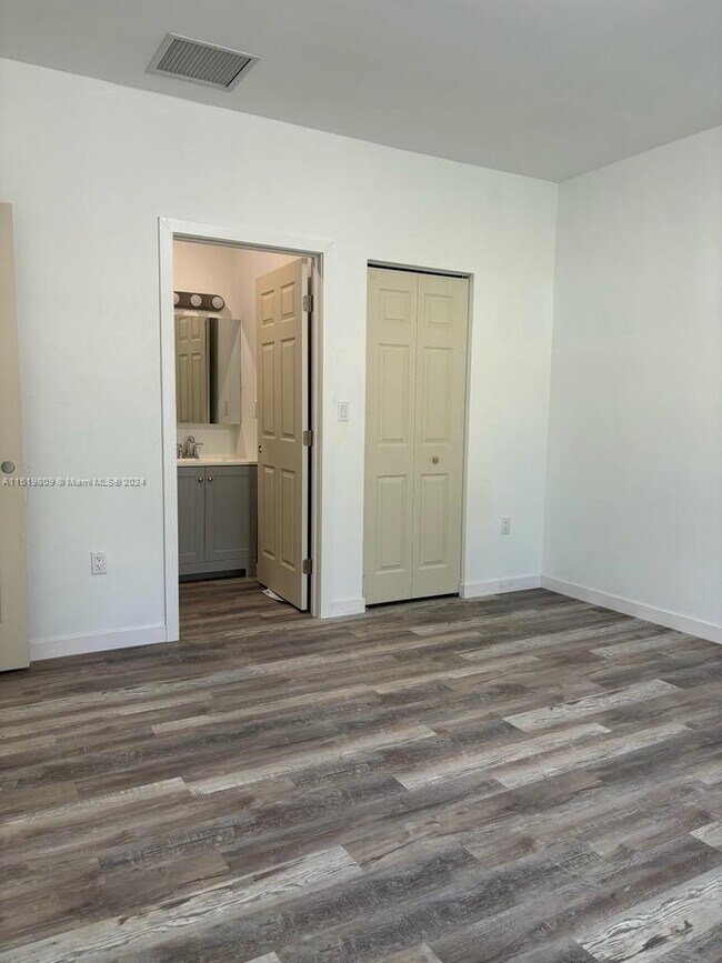 Building Photo - 127 NE 184th Terrace