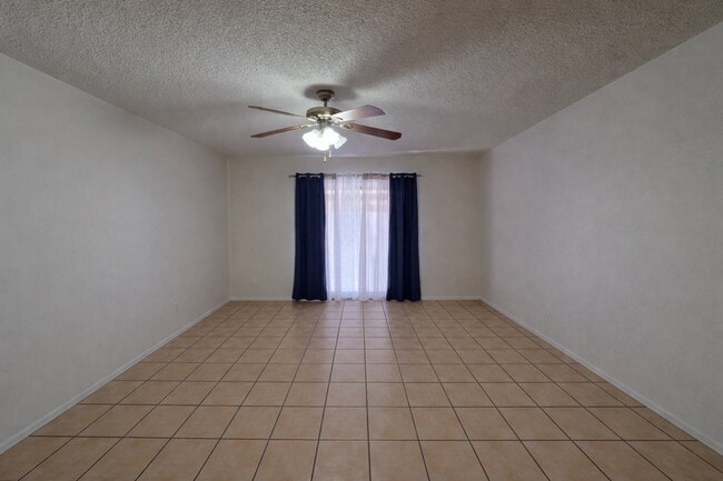 Building Photo - 1625 W Hillside Pl