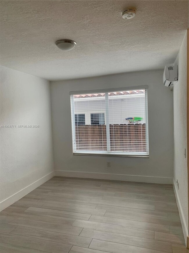 Building Photo - 712 SW 56th Ave