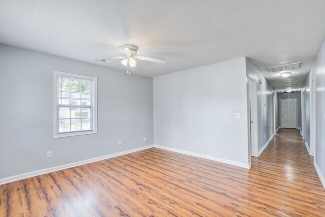 Foto del edificio - 3BR / 1BA Home for Rent in North Charleston – Available Now