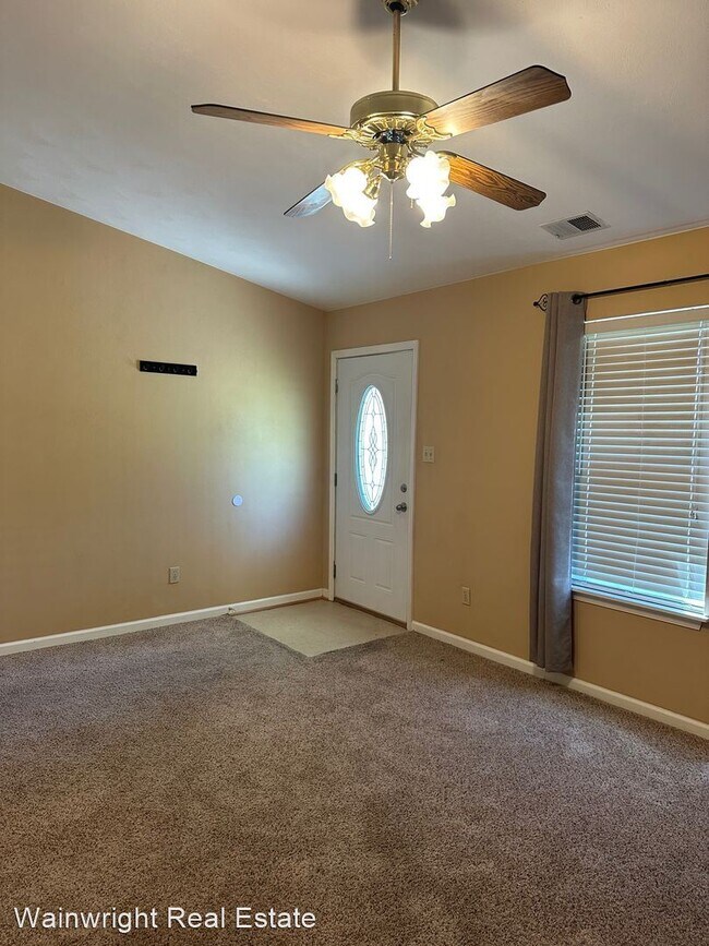 Foto del edificio - 3 br, 2 bath House - 1592 Frost Road