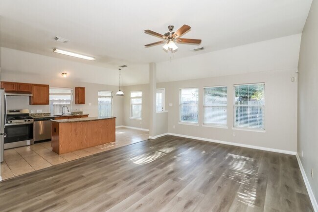 Building Photo - 21807 Cascade Hollow Ln