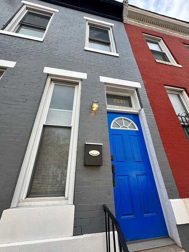 Foto principal - 2541 W Baltimore St