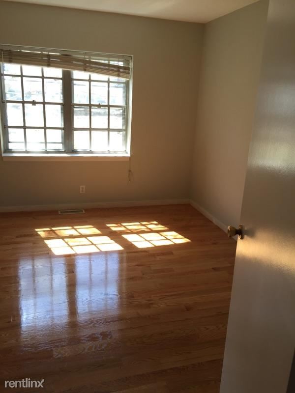 Foto del edificio - 136 Lake Shore Rd