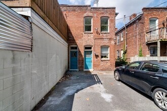 Building Photo - 2627 W Cary St