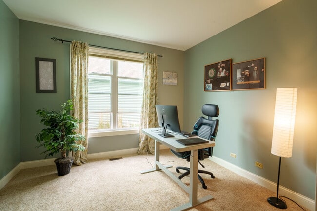 Building Photo - 864 Red Clover Dr