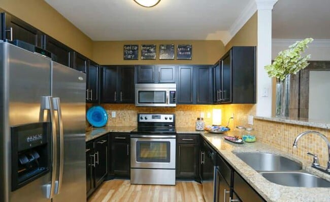 Photo - 3 bedroom in Houston TX 77056 Apartment