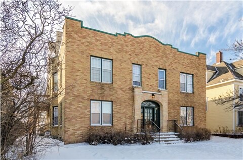 Foto principal - 946 19th Ave NE