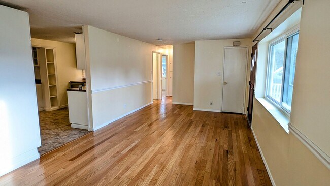 Foto del edificio - Sprawling 3 Bedroom Rambler with huge 2 ca...