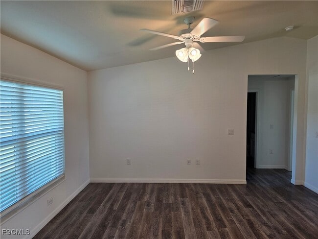 Building Photo - 131 Carousel Ave