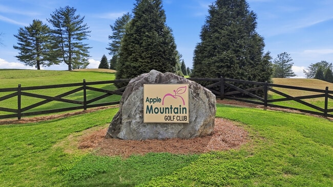 Building Photo - Apple Mountain