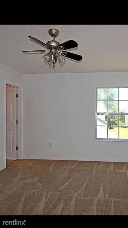 Building Photo - 4 br, 3.5 bath Townhome - 690 Faith Ann Dr
