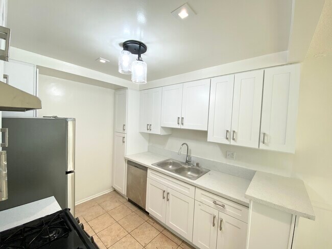 Foto del edificio - 7654 Fountain Ave