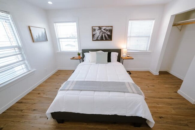 Foto del edificio - 5648 Berkshire Dr