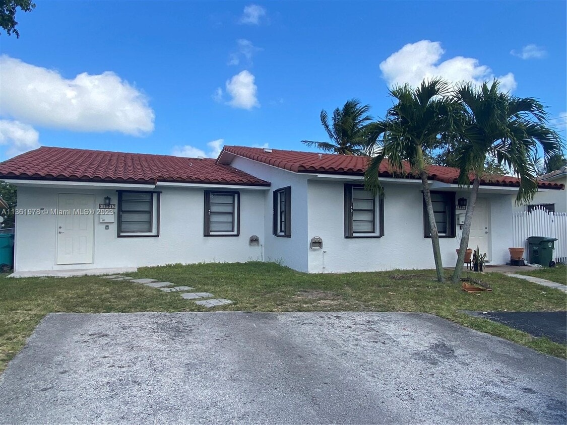 11915 NE 12th Ct Unit 11917, Biscayne Park, FL 33161 Room for Rent in