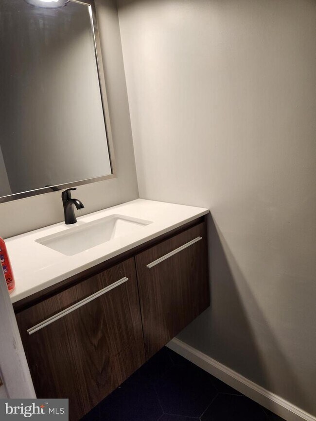 Foto del edificio - 8404 N Brook Ln